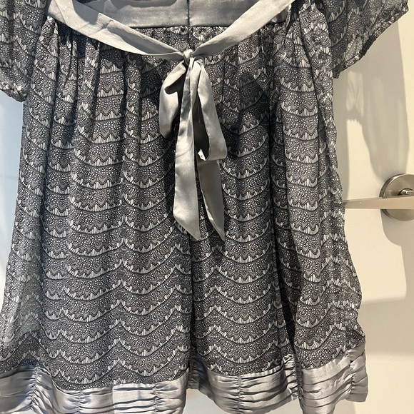 🖤 Unique & flirty dress with 3/4 sleeves & pretty satin trim & bow - Picture 11 of 17